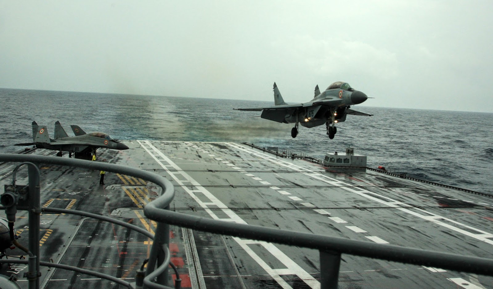 A_MiG-29K_performs_a_touch_and_go_landing_on_INS_Vikramaditya_during_Narendra_Modi's_visit.jpg