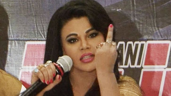 a_picture_of_rakhi_sawant_showing_her_middle_finger_1531905416_725x725.jpg