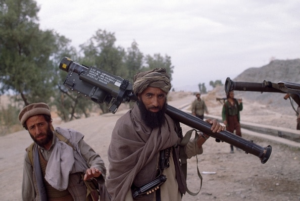 Afghan_mujahideen_US_Stinger__-x398.jpg
