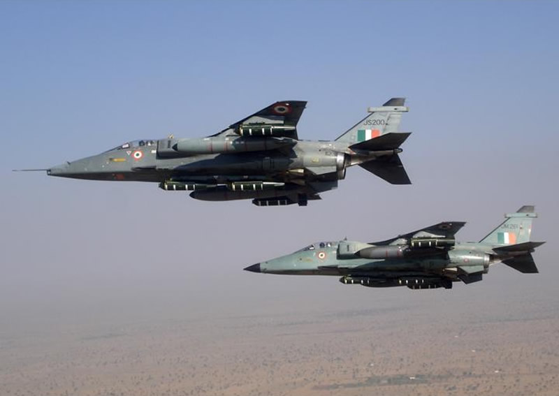 AIR_Jaguar-IS-IM_Formation_Indian_IAF_lg.jpg