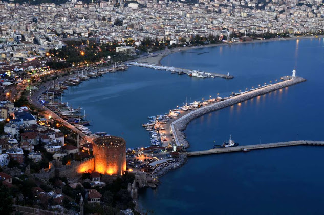 Alanya_by_night.jpg