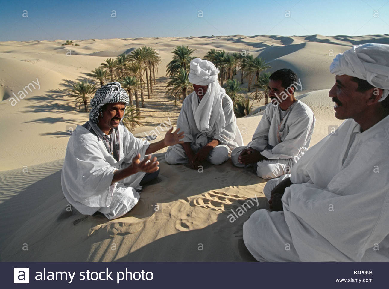 algeria-tougghourt-bedouin-men-talking-in-sand-sahara-desert-B4P0KB.jpg