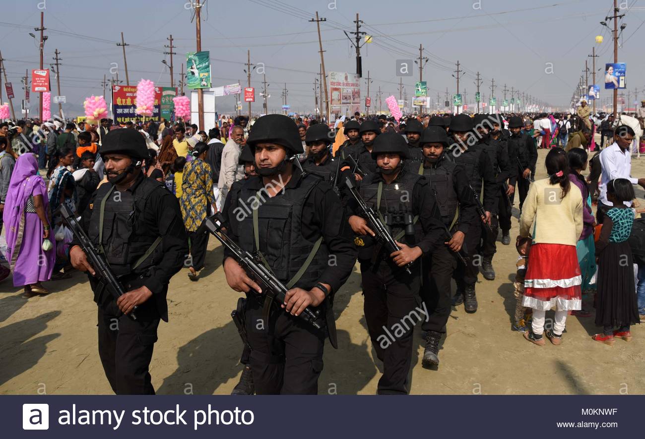 allahabad-india-22nd-jan-2018-allahabad-black-commando-patrol-as-hindu-M0KNWF.jpg