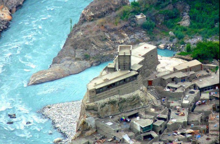 Altit-Fort-at-the-bank-of-Hunza-River-Hunza.jpg