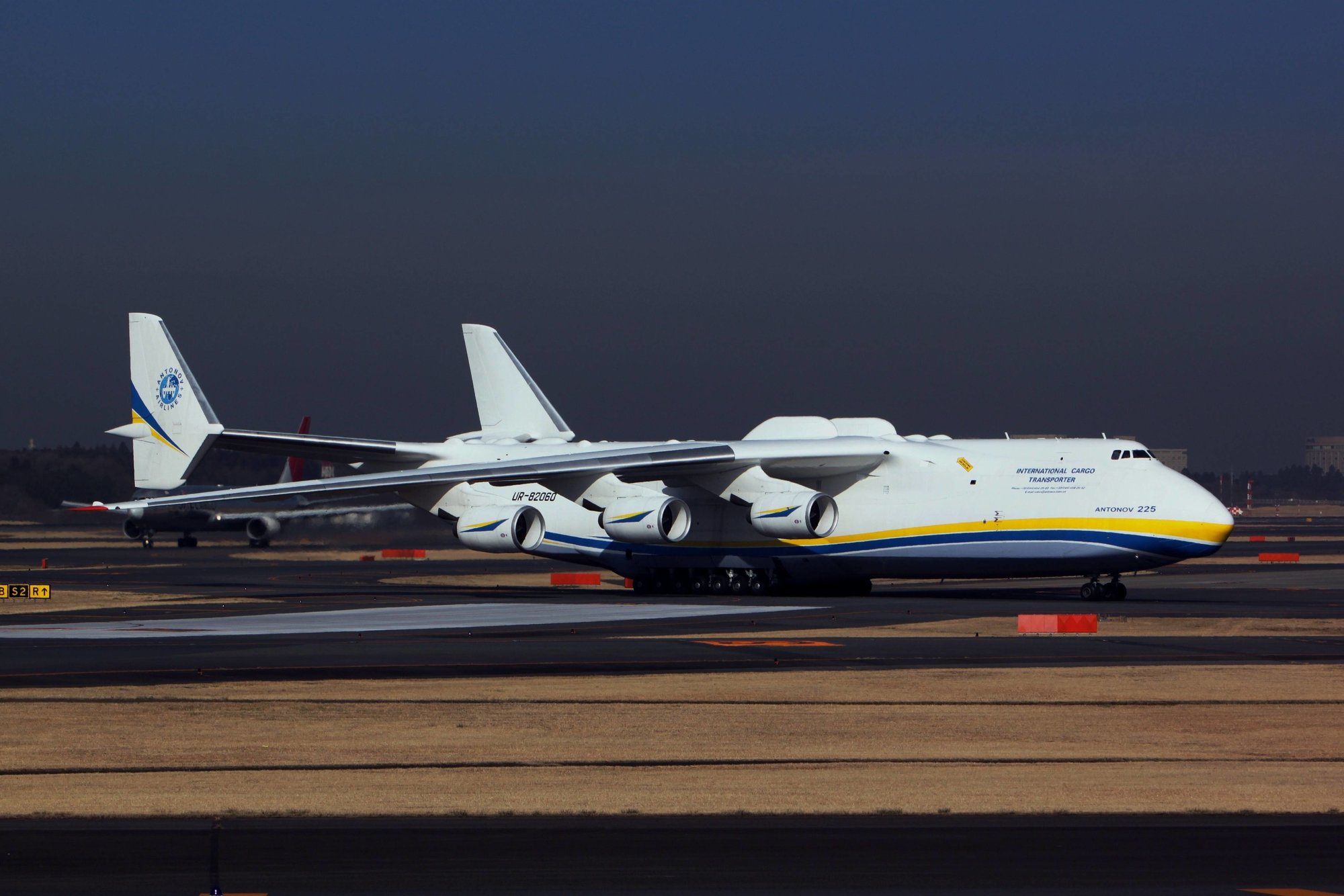 antonov_an_225_mriya_antonov_an_225_mriya_4173x2783[1].jpg