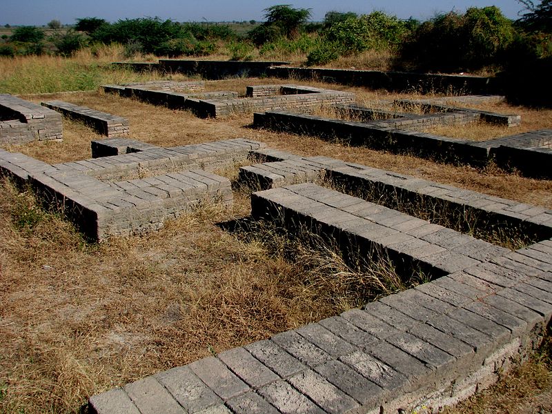 Archeological_Remains_at_the_Lower_Town_of_Lothal.jpg