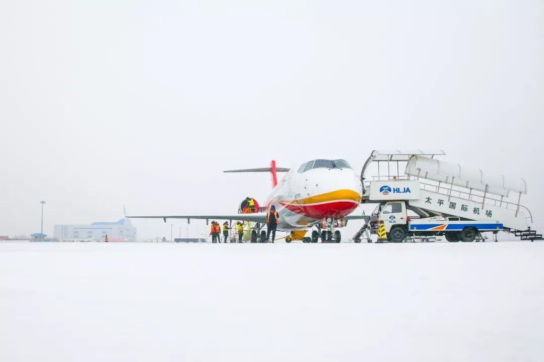 ARJ21 during the winter's frigid sub-zero temperatures (2019) 01.jpeg