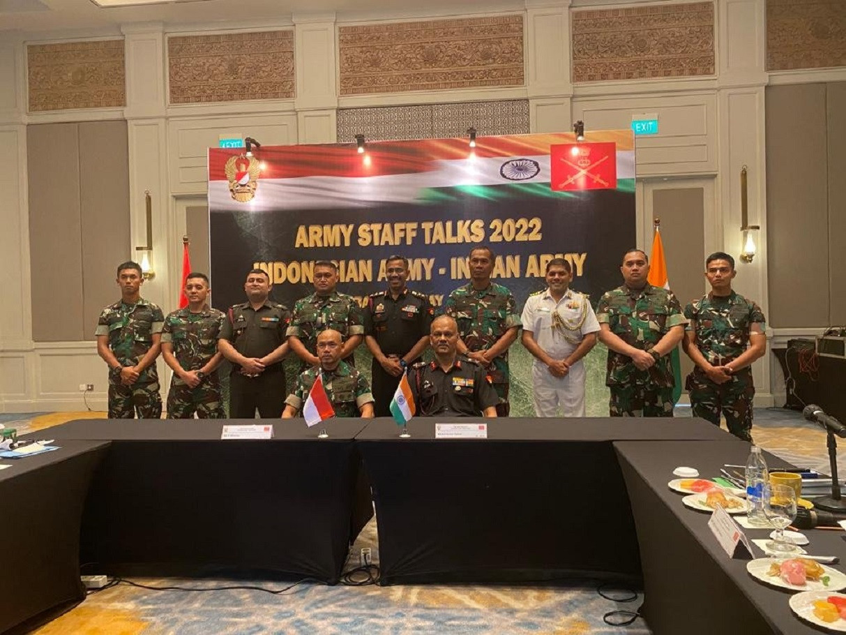 army-staff-talks-aslat-ksad-brigjen-tni-tri-winarno-dan-mayjen-anil-kumar-ber-zf6h.jpg