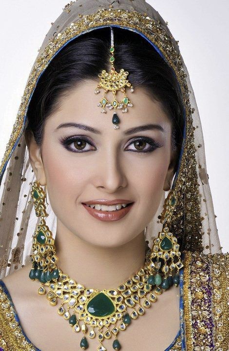 Ayeza-Khan-Stuns-In-Bridal-Shoot-2013-8.jpg