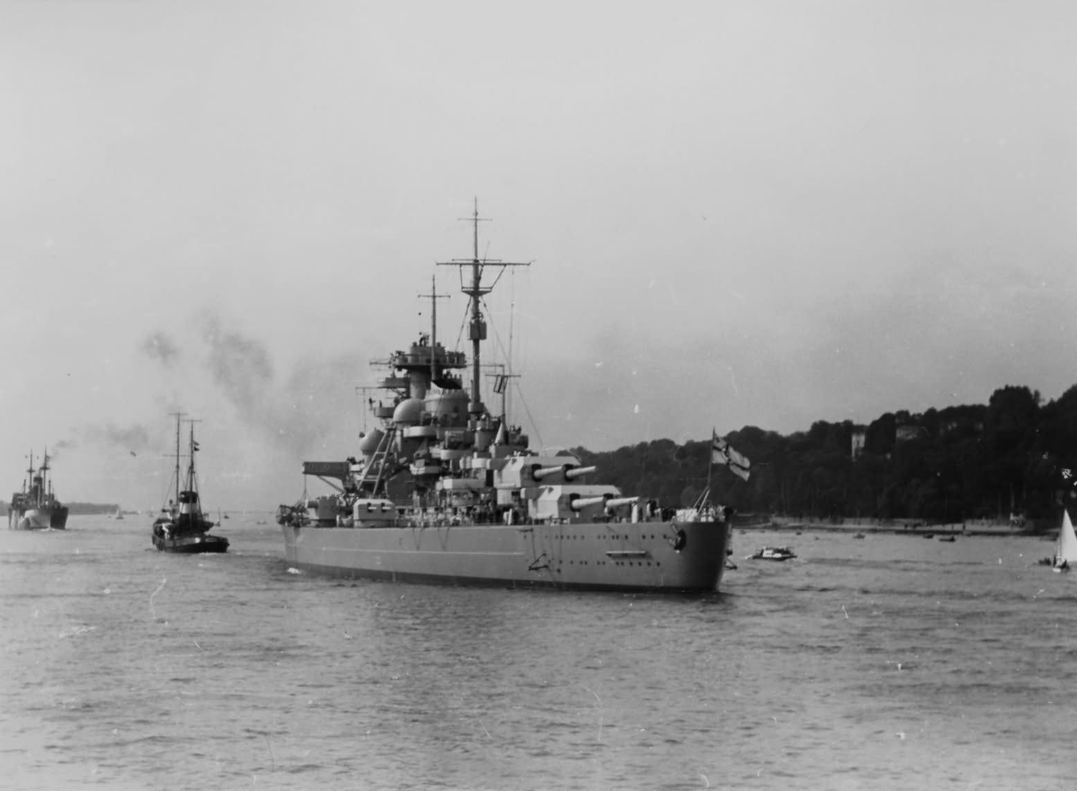 Bismarck_battleship_rear.jpg
