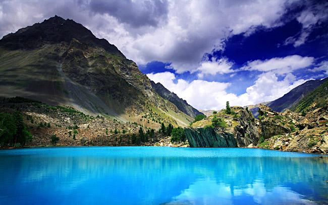 blue_lake_of_naltar.jpg