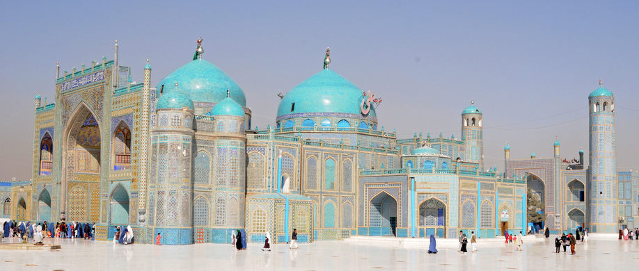 Blue_Mosque_in_the_northern_Afghan_city_in_2012.jpg