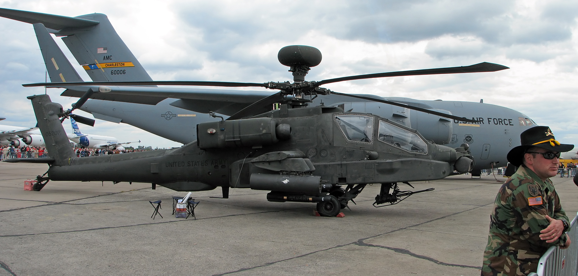 Boeing_Apache_AH-64D.jpg