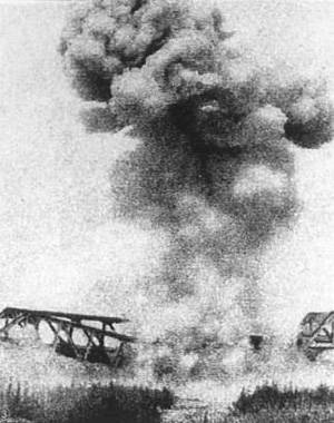 Bombing_a_chinese_railway.jpg