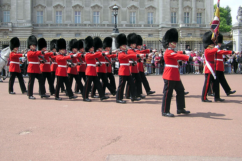 Britian-RG-Queens_guard_buck_palace_arp.jpg