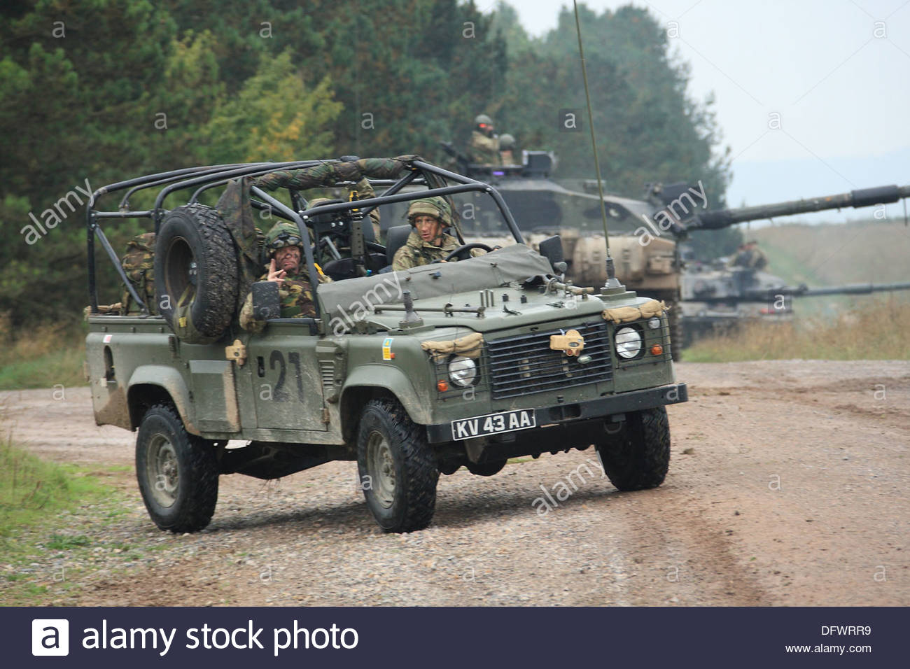 british-army-land-rover-defender-during-an-exercise-on-salisbury-plain-DFWRR9.jpg