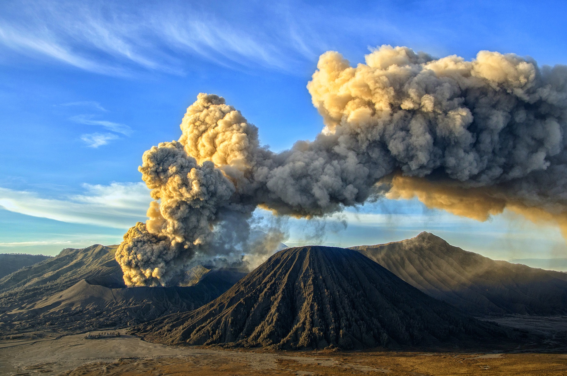 Bromo-Erupsi_Edit2.jpg