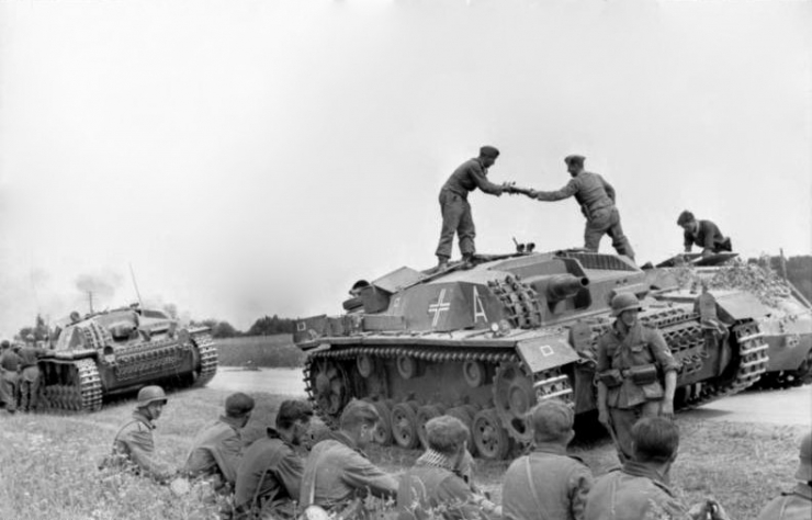 bundesarchiv_bild_101i-009-0882-04_russland-nord_vormarsch_durch_lettland.jpg