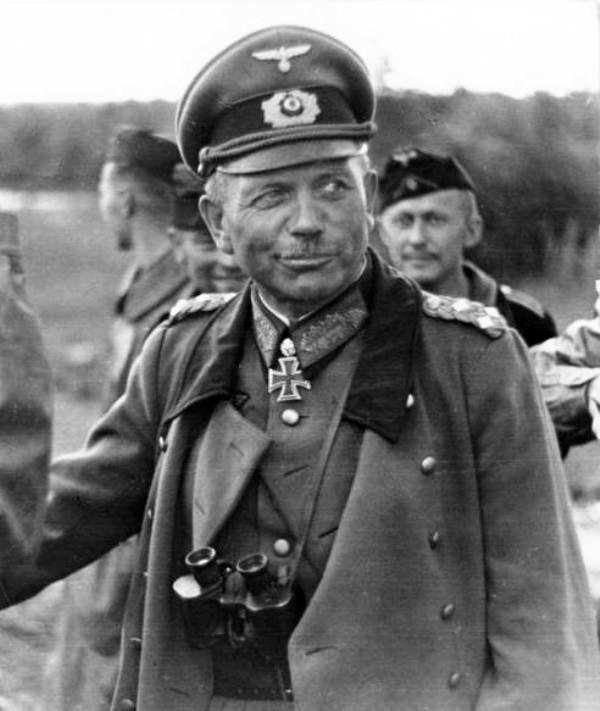 Bundesarchiv_Bild_101I-139-1112-17,_Heinz_Guderian.jpg