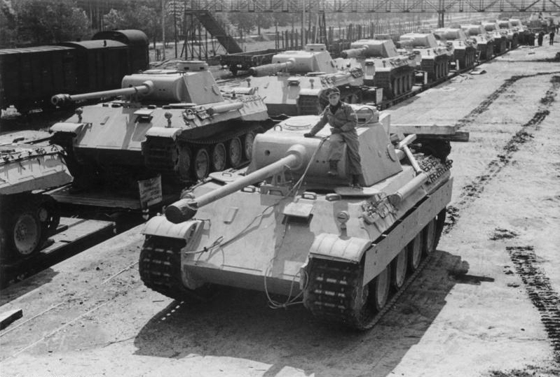 Bundesarchiv_Bild_183-H26258,_Panzer_V__Panther_[1].jpg