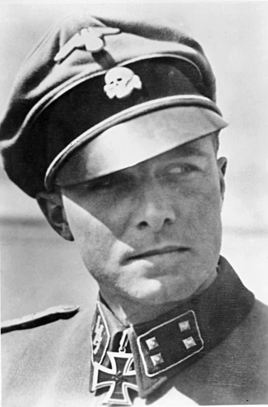 Bundesarchiv_Bild_183-R65485,_Joachim_Peiper.jpg