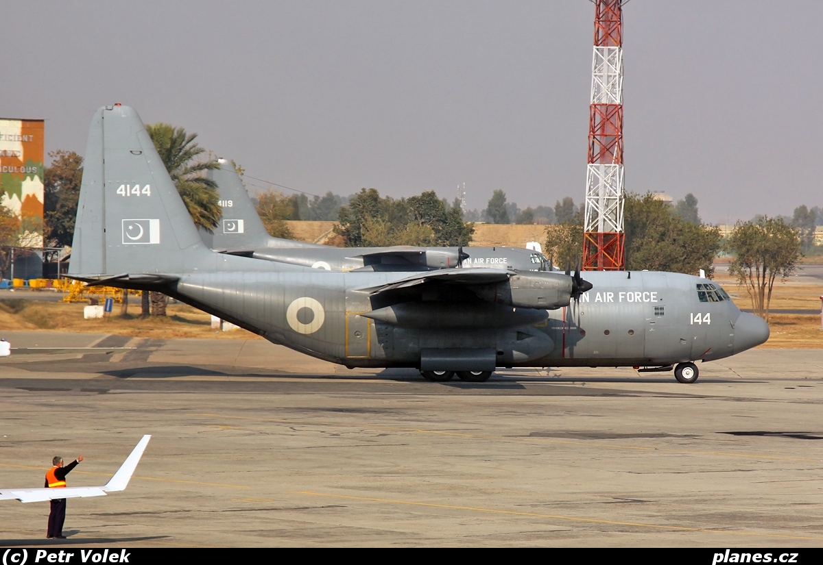 c130e-64144-pakistan-air-force-islamabad-isb-oprn.jpg
