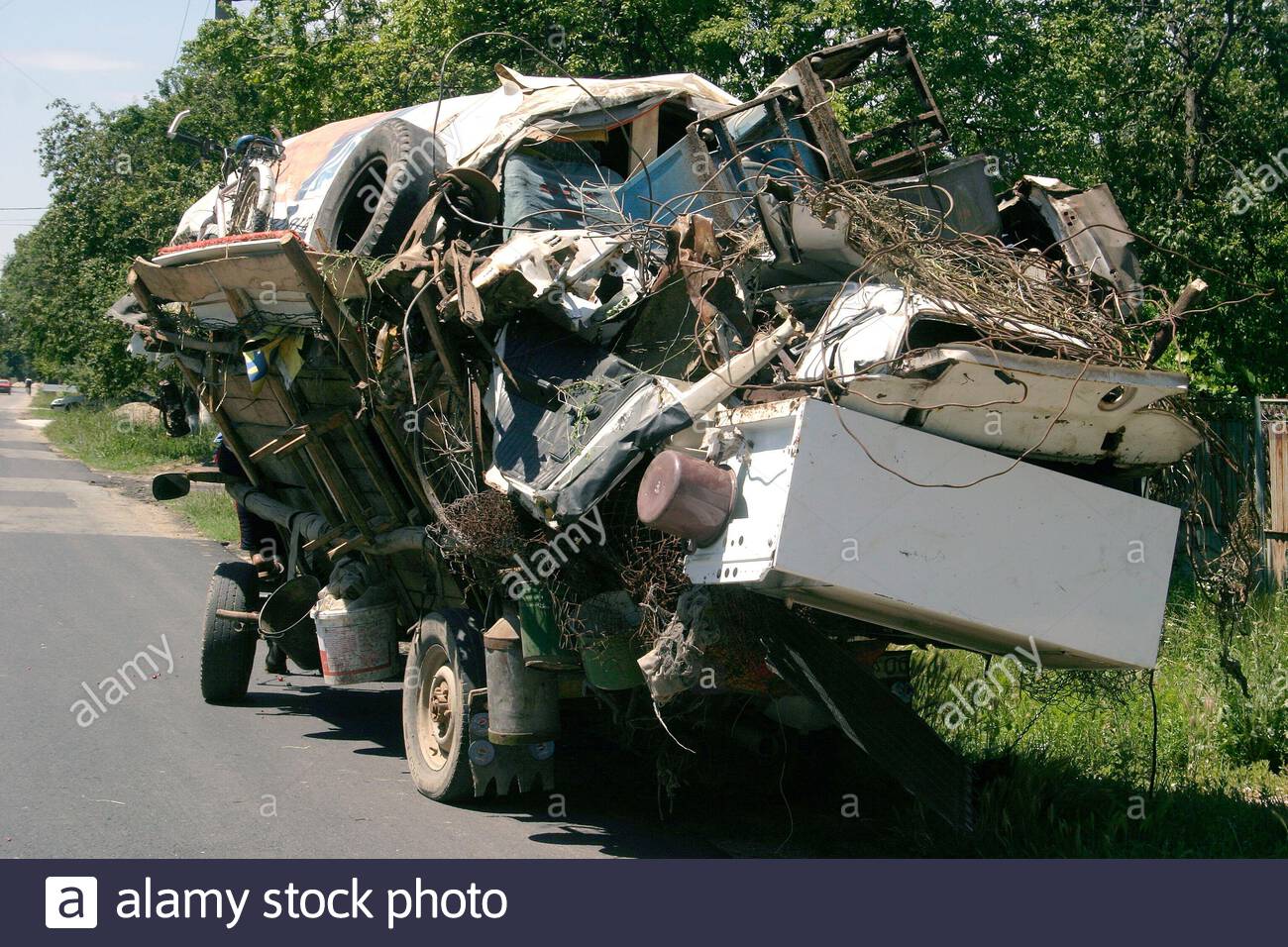 cart-overfilled-with-scrap-metal-collected-by-the-gypsies-in-romania-to-be-sold-for-some-cash-...jpg