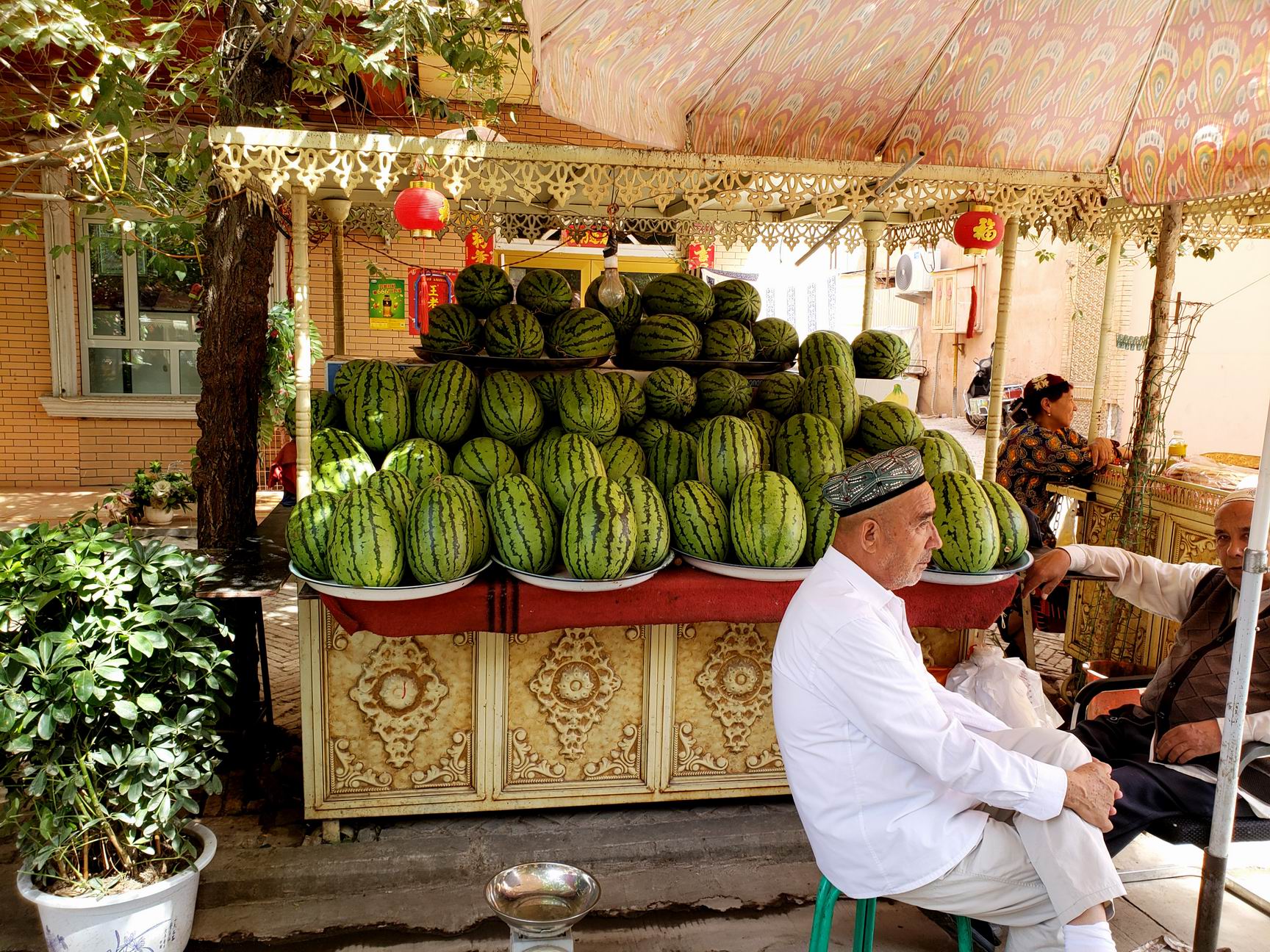 调整大小 China-Kashgar-Old-Town-Watermelon-Stand.jpg