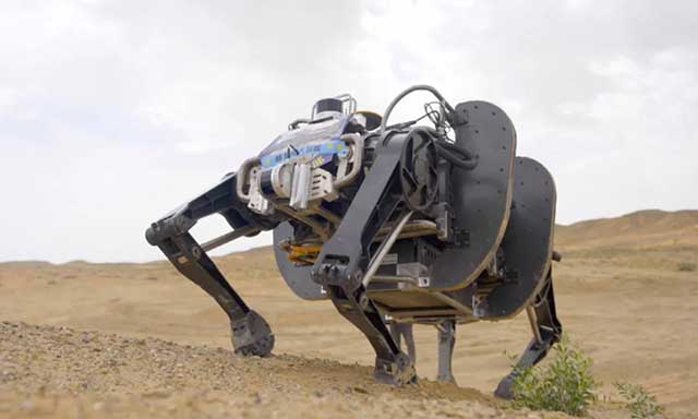 China-unveiled-a-giant-bionic-running-reconnaissance-yak.jpg