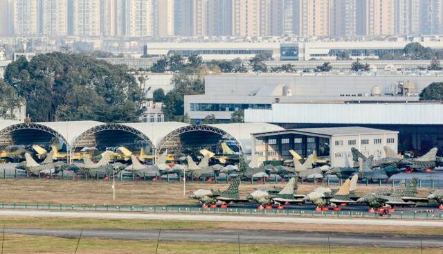 China_Chengdu_J-10s_640.jpeg