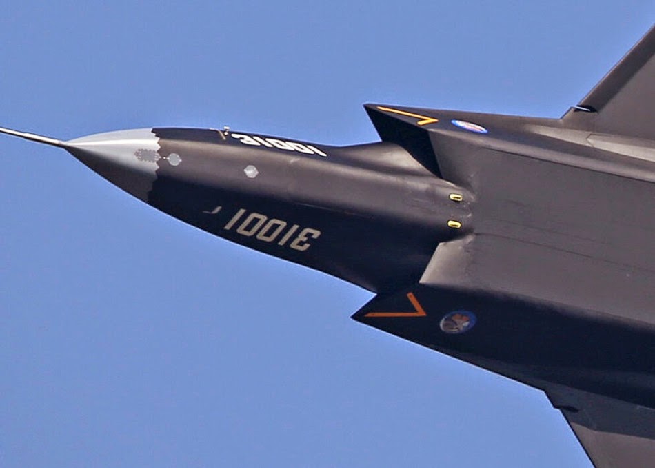 Chinese PLAAF stealth J-31 internal weapons bay 2.jpg