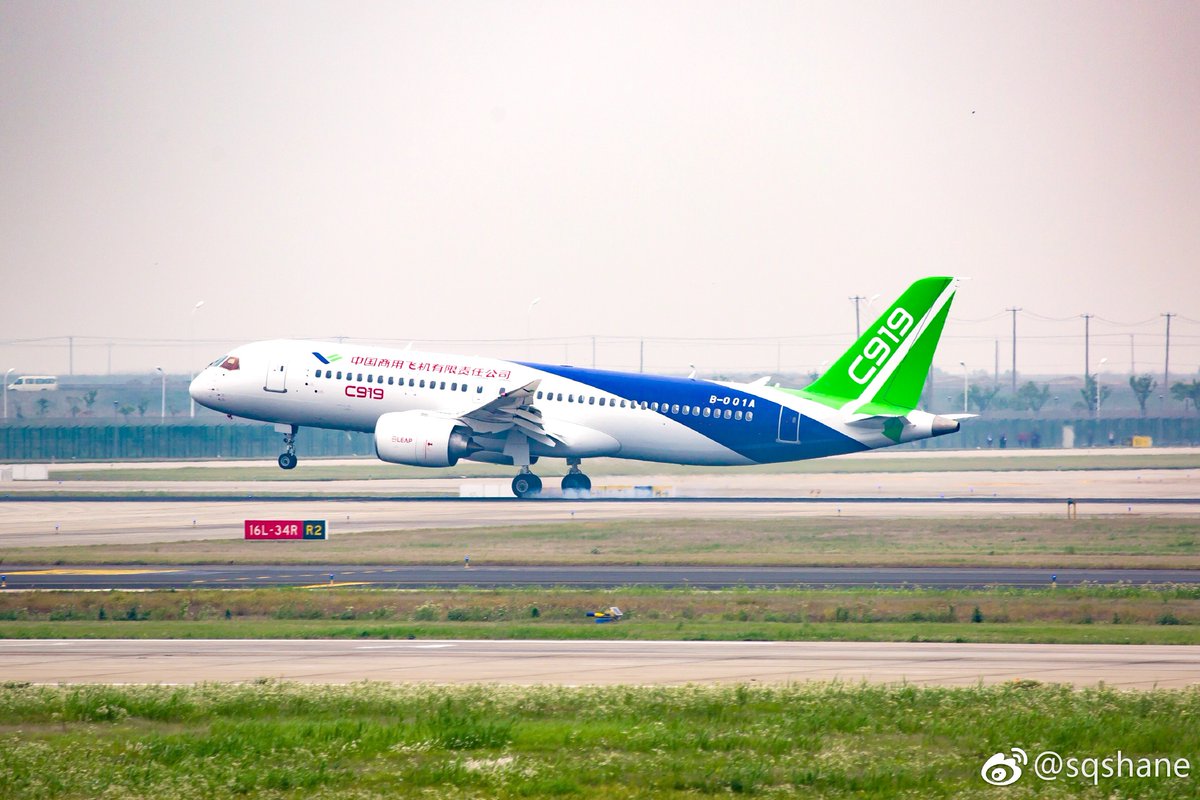 COMAC C919 - 20170505 maiden flight - 9 landing.jpg