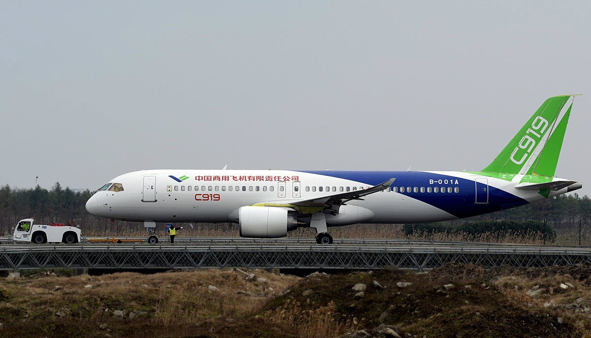 COMAC C919 - first low-speed taxi test 28.12.16 - 11.jpg