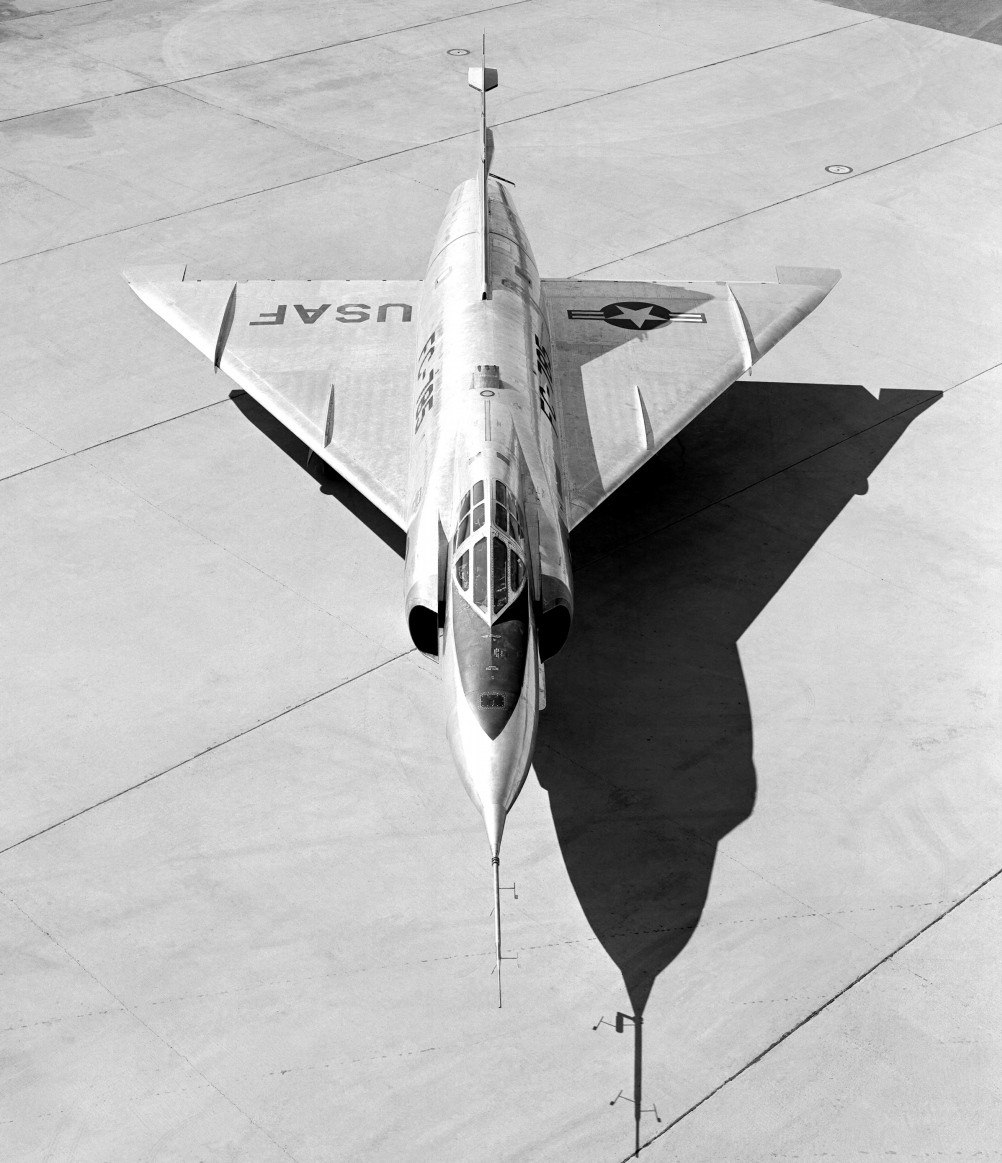 Convair_YF-102_53-1785_on_Ramp_E-2550.jpg