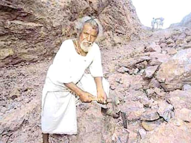 dashrath-manjhi_651d80e7-305d-11e5-a8da-005056b4648e.jpg