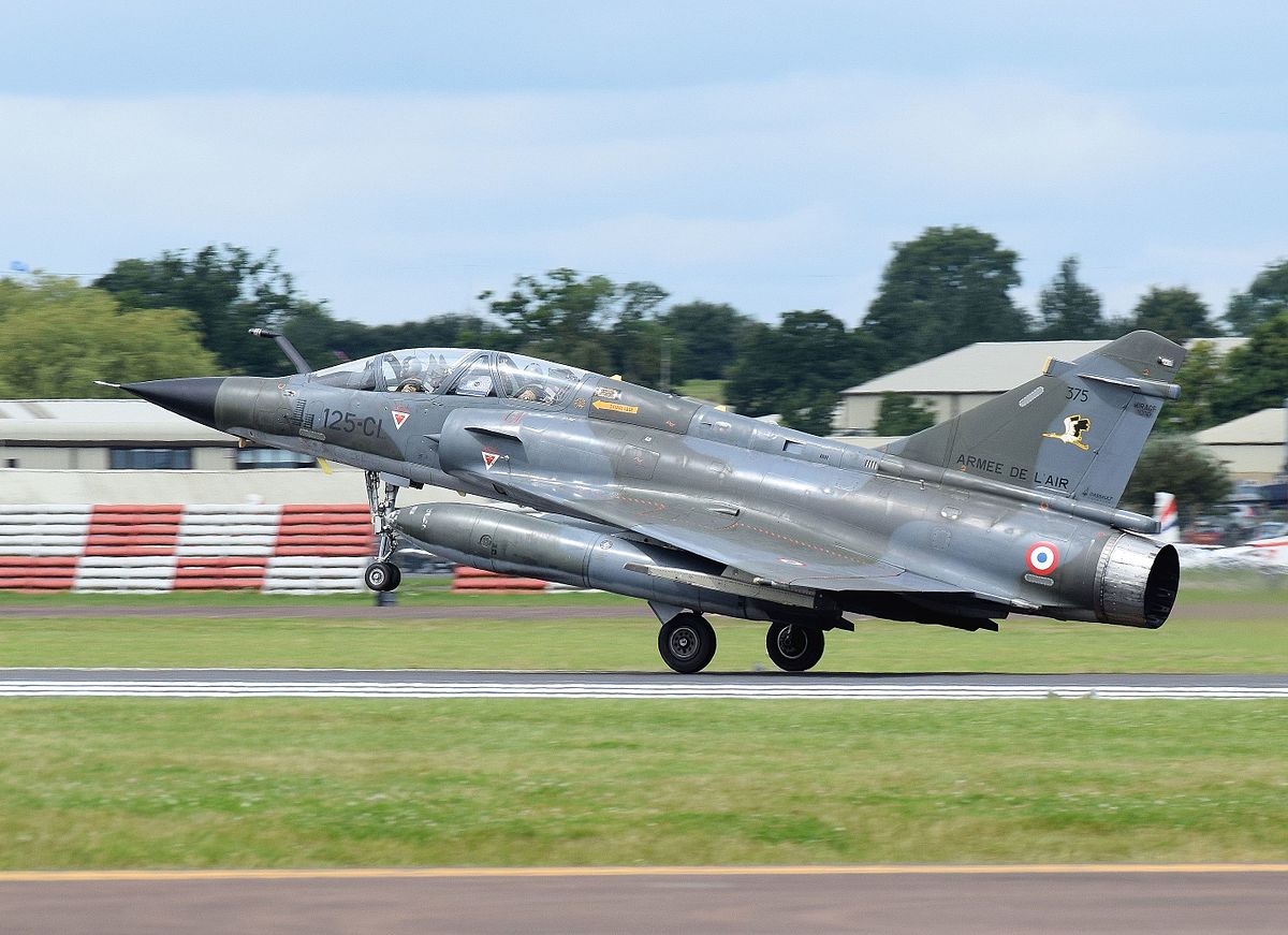 Dassault_Aviation_Mirage_2000N_(code_375)_of_the_French_Air_Force_arrives_Fairford_7Jul2016_arp.jpg