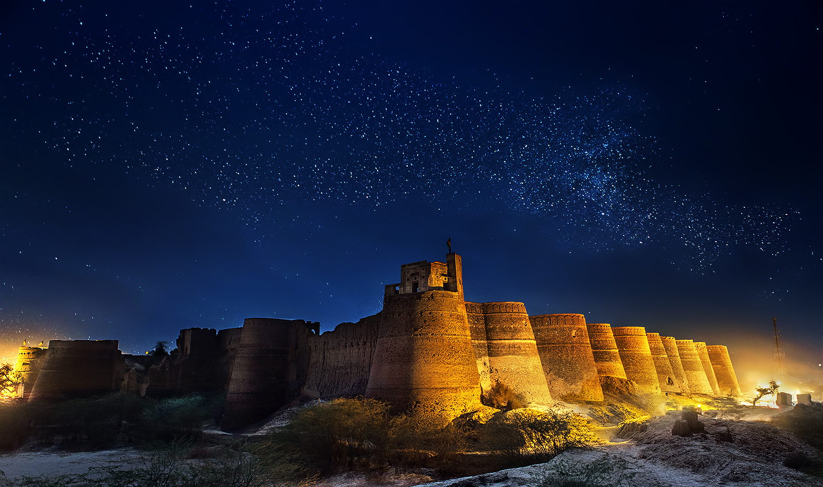 Derawar-Fort-Balochistan.jpg