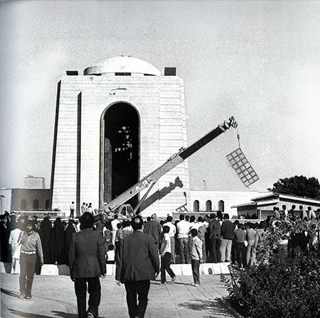 destruction-of-the-tomb-of-reza-shah.jpg