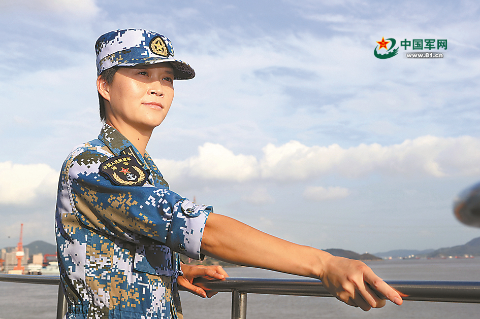 Dr. Wei Xiaohui 韦慧晓〔韋慧曉〕, the first female intern captain of Chinese destroyer.jpg
