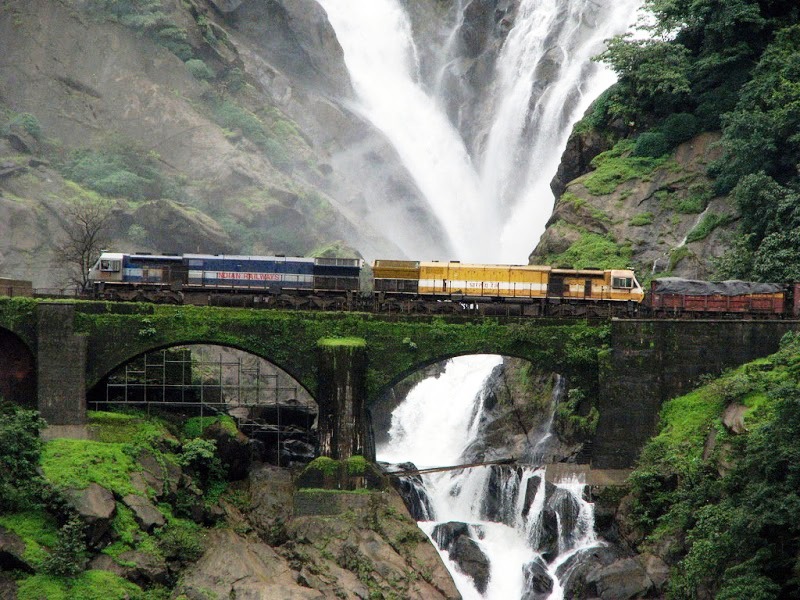 Dudhsagar+Falls+Goa+India+13[1].jpg