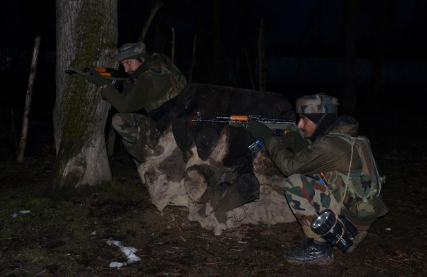 Encounter-seloo-sopore-1-TOP-HM-militant-killed-PHOTO-BY-AABID-NABI-11.jpeg