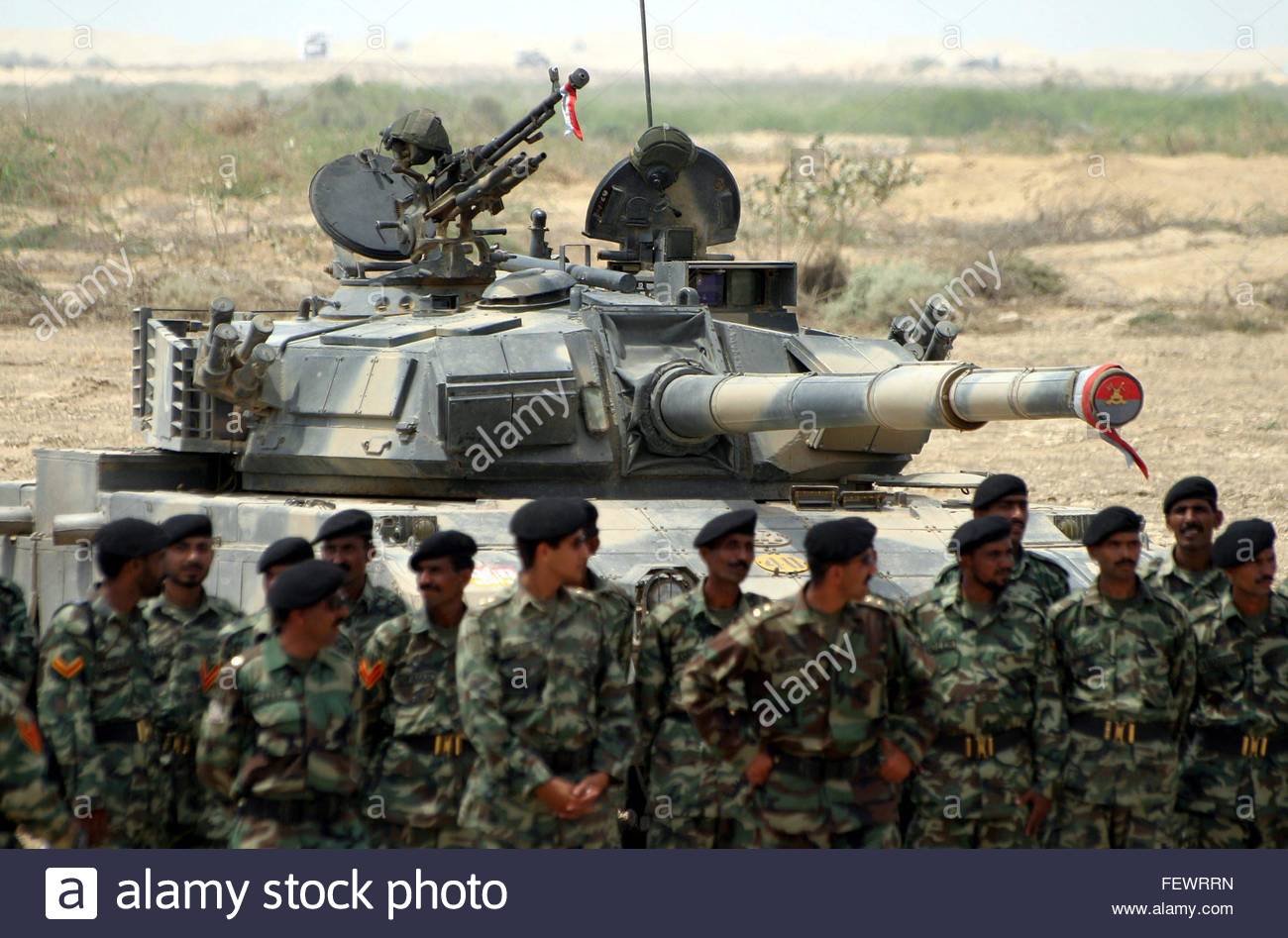 epa000276957-pakistani-soldiers-stand-in-line-next-to-tank-al-khalid-FEWRRN.jpg