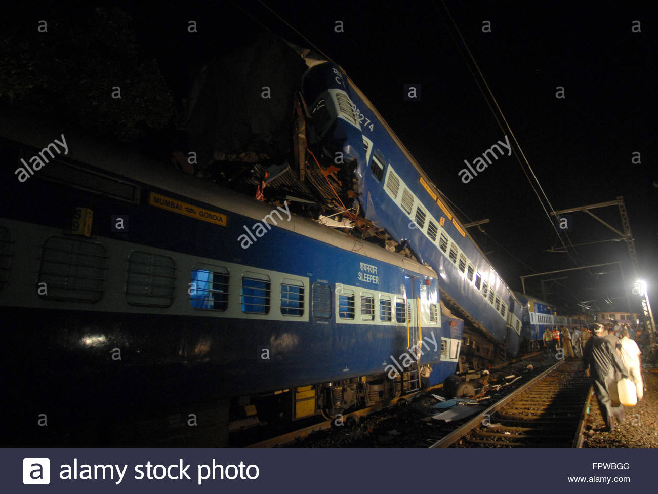 epa03311884-indian-railway-police-and-rescue-workers-gather-in-front-FPWBGG.jpg