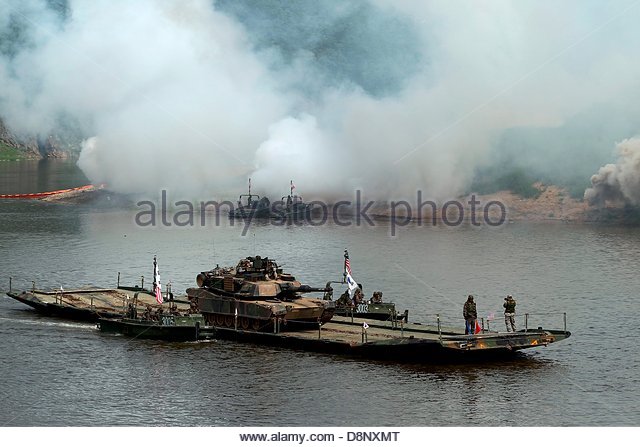 epa03723289-us-army-soldiers-and-m1a2-tanks-from-2nd-infantry-division-d8nxmt.jpg