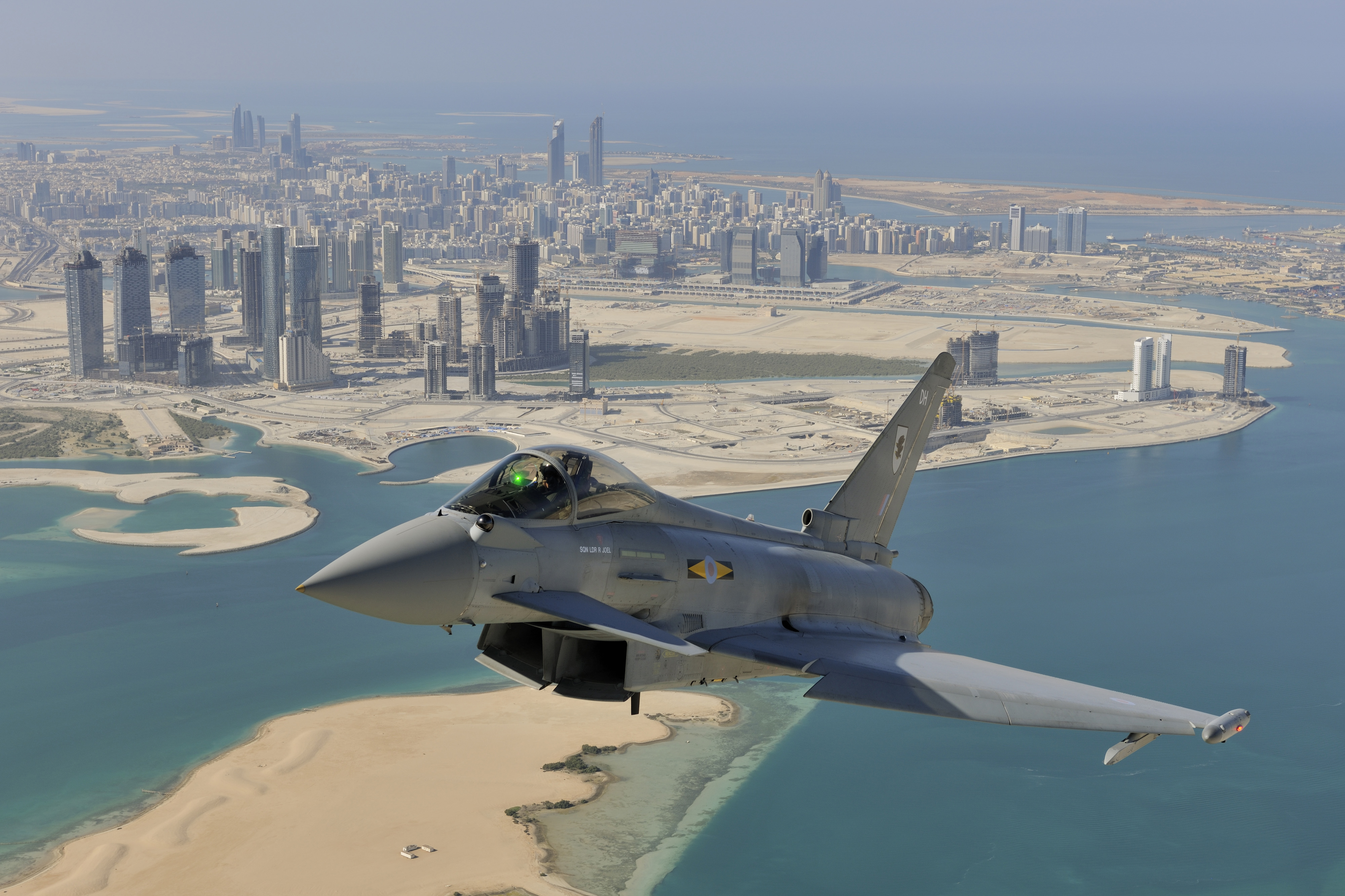 eurofighter-typhoon-over-abu-dhabi-1276.jpg