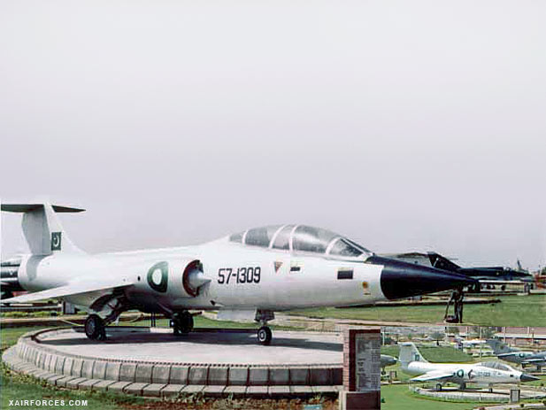 f-104a_pakaf_57-1309.jpg