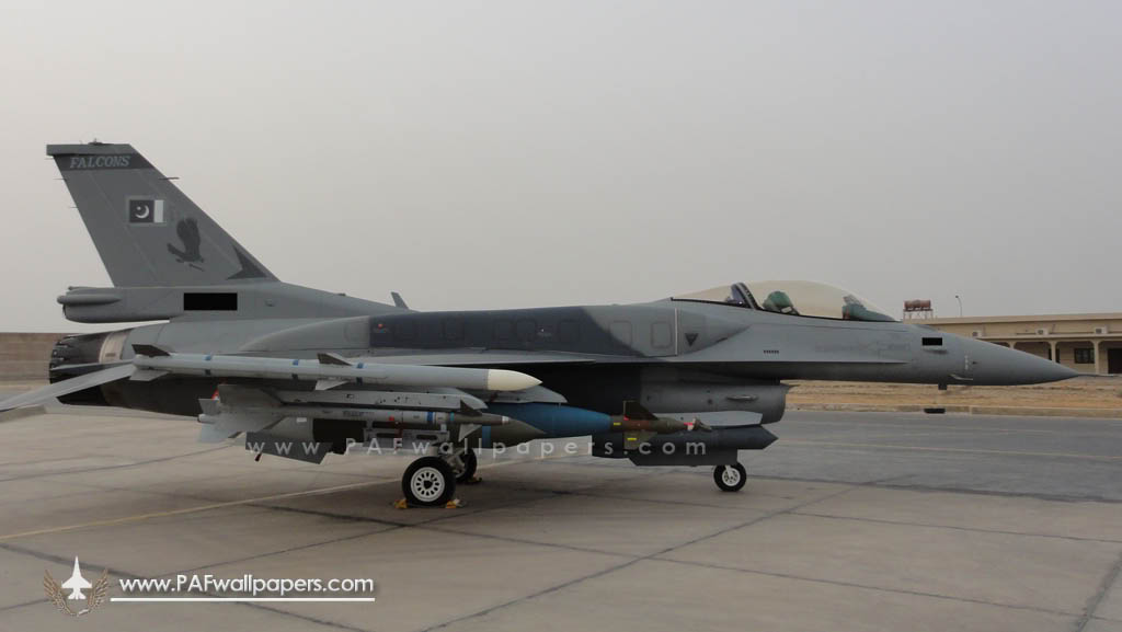 F-16_bk52_c_amraam.jpg