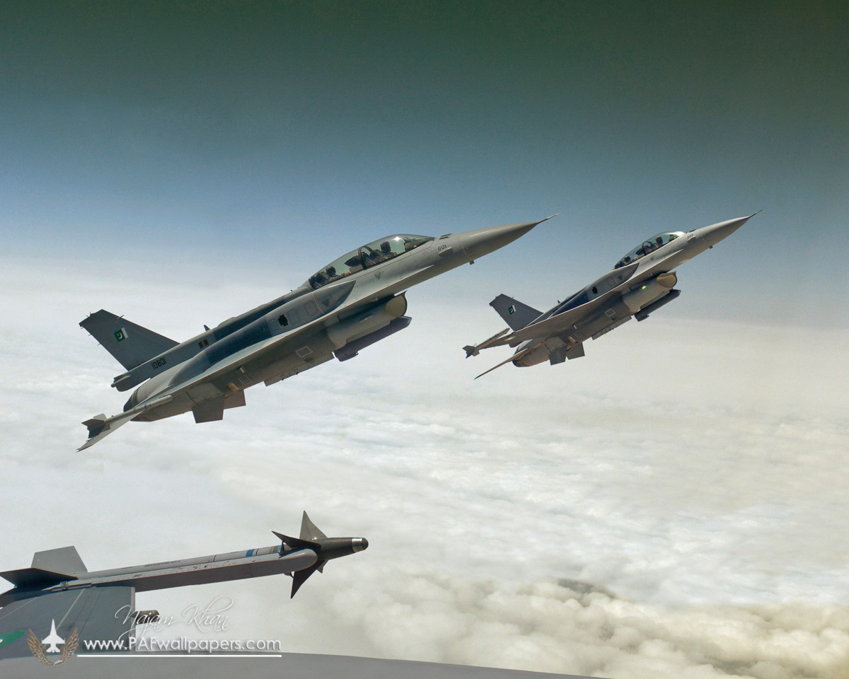 F-16_block52_kissing_skies.jpg