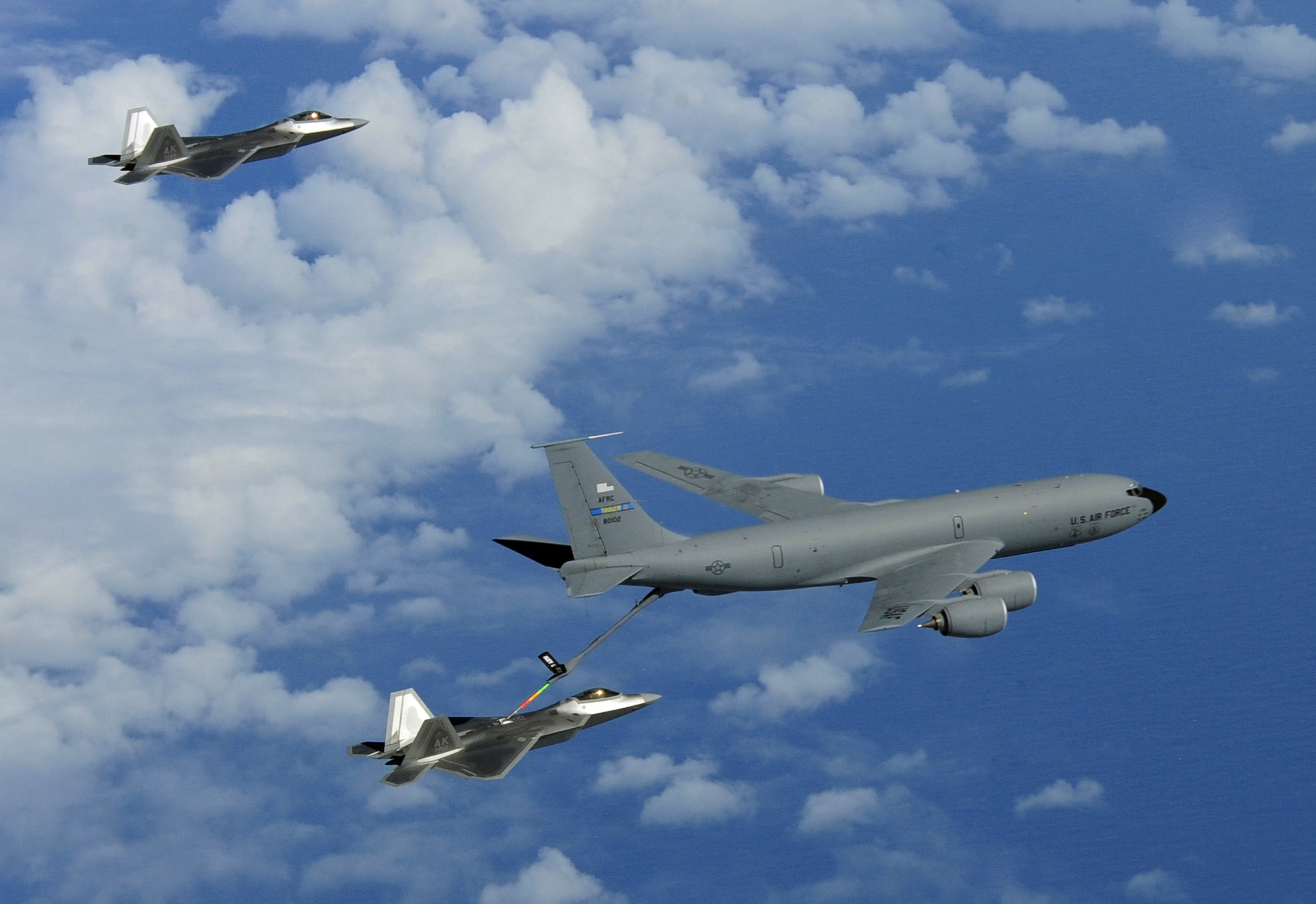 F-22A_90th_FS_refuled_by_465th_ARS_KC-135R_2010.jpg