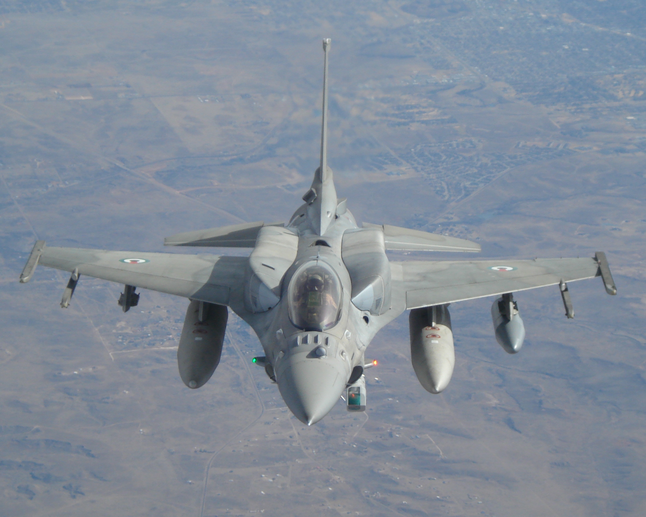 F16 E.JPG